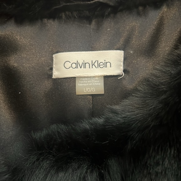Calvin Klein Faux Fur Large - Picture 2 of 2